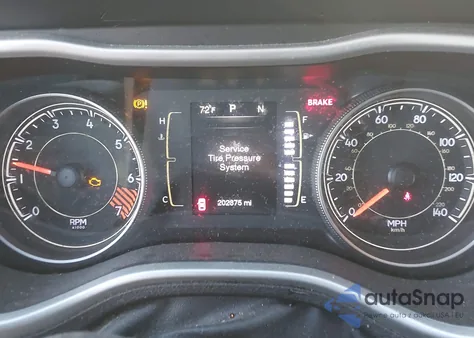 2015 Jeep Cherokee Latitude z USA, uszkodzony, nr VIN 1C4PJLCB5FW793361